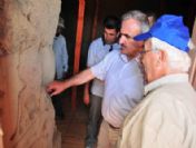 Vali Karaloğlu Ayanis Kalesi'ndeki Kazı Alanını İnceledi