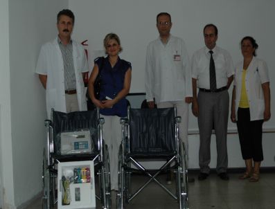 Hastaneye Sandalye Bağışlandı