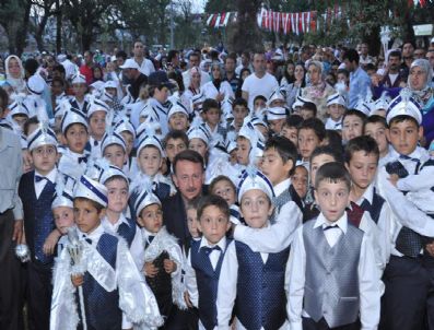 ŞÜKRÜ KARABALıK - Kartepe'de Sünnet Şöleni