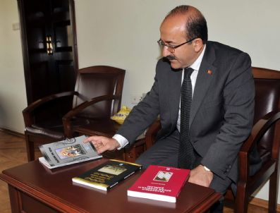 DIVAN EDEBIYATı - Trabzon Belediyesi'nden Kültür Hizmeti