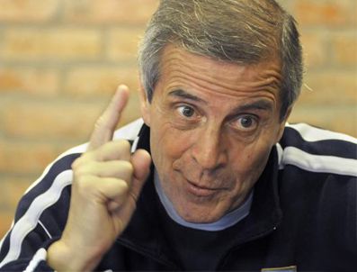 OSCAR TABAREZ - Uruguay teknik direktörü Oscar Tabarez: Hollanda'nın zayıf yönünü biliyoruz