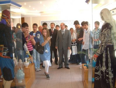 ŞÜKRÜ KOCATEPE - Amasyalı Öğrencilerden Vali Kocatepe'ye Ziyaret