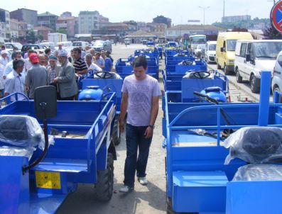 AYHAN AKMAN - Alaplı'da Çiftçilere Makine Ve Ekipman Dağıtımı Yapıldı