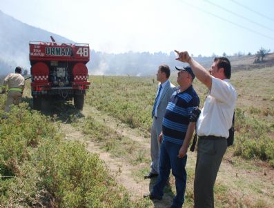 HÜSEYIN DEMIREL - Ayaklıkırı Köyündeki Yangın Korkuttu