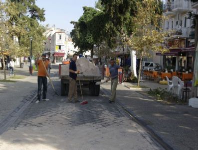 TOPUKLU AYAKKABı - Foça'da Arnavut Kaldırımlı Yollar Dert Oldu
