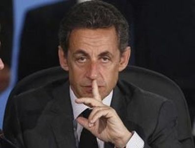 Fransa, Sarkozy'den açıklama bekliyor