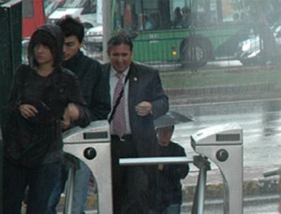 AFET KOORDINASYON MERKEZI - İstanbul'da beklenen yağış etkili oluyor