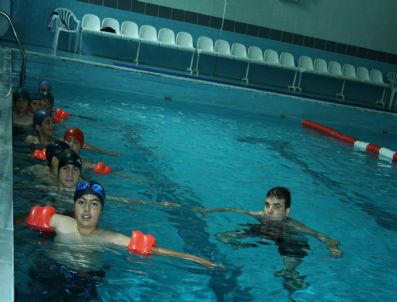 AHMET AKTAŞ - Yüzme Havuzu Cıvıl Cıvıl