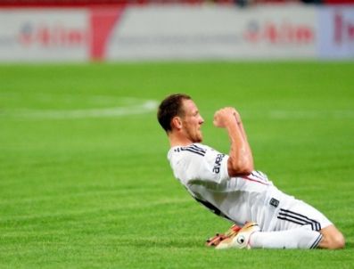 Beşiktaş UEFA'ya Fink ve Hilbert'in ismini bildirmedi