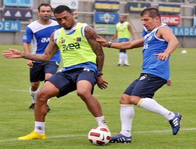 DEIVID - Fenerbahçe İdmanında Emre ve Kazım kavga etti