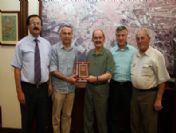 Görme Engelliler Spor Federasyonu'ndan Büyükerşen'e Plaket