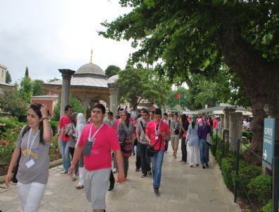 SULTANAHMET CAMII - Gurbetçi Gençler Kendi Kültürüyle Buluşuyor