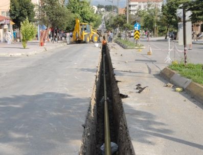 MAHMUT BOZ - Suluova'da Doğalgaz Çalışmaları Yeniden Başladı