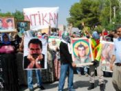 Terörist cenazesinde PKK gösterisi