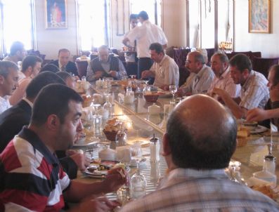 RÜSTEM PAŞA - Küçükler, Taşhan Esnafı İle Kahvaltıda Buluştu