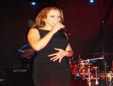 SERTAB ERENER - Sertab Erener, Ayvalık'ı Yıktı Geçti