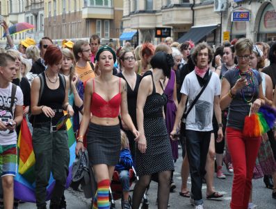 FEMINIZM - Stockholm'da Eşcinsel Yürüyüşü