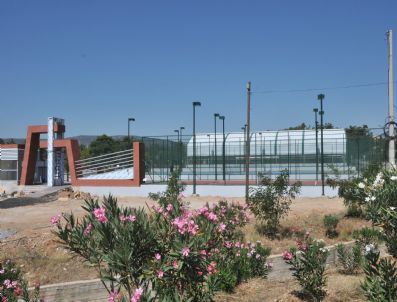 NICELIK - Tenis Kortları Tamamlanıyor