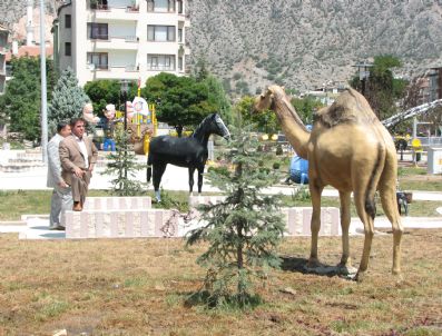 TEMEL REIS - Amasya Belediyesi'nden Heykelden Hayvanat Bahçesi
