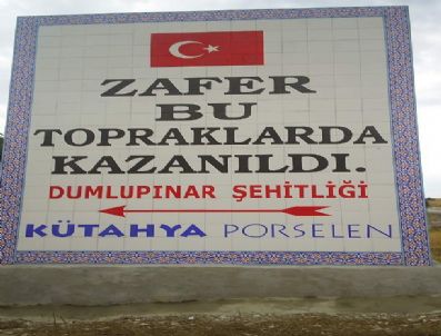 KÜTAHYA PORSELEN - Dumlupınar Şehitliği'ni Gösteren Tabela Yenilendi