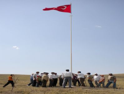 HULUSI ŞAHIN - Körkü Sakinlerinden Köylerine Dev Bayrak