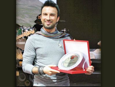 ECE VAHAPOĞLU - Tarkan memleketinde konser verdi