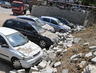 Tekirdağ'da Otopark Duvarı Araçların Üzerine Yıkıldı