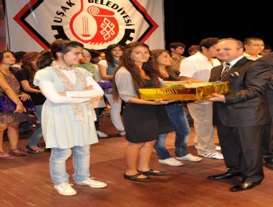 CAFER ŞAHIN - Vali Çakacak Sbs Ve Lys'de Başarılı Olan Öğrencileri Ödüllendirdi