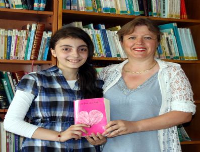 ELİF ŞAFAK - Yaz Tatilini Okuyarak Geçirdi, Birinci Oldu