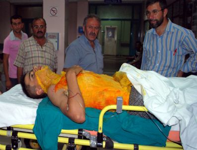 YAVUZ KAYA - Yüksek Gerilim Direğine Tırmanan Çocuk Elektrik Akımına Kapıldı