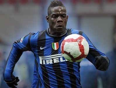 MARIO BALOTELLI - Mario Balotelli İnter'de kalıyor