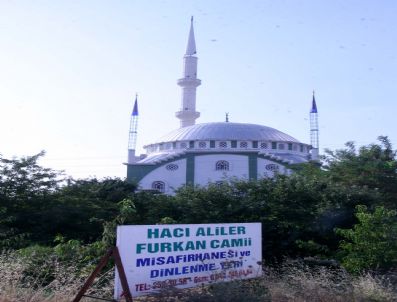 Uşak'ta Uçuş Güvenliğini Tehdit Eden Minare Yıkılıyor