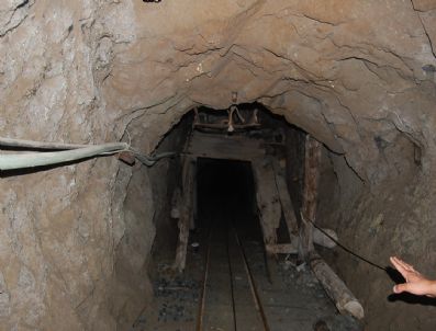 AHMET TURGUT - Vagonun Altında Kalan Madenci Yaralandı