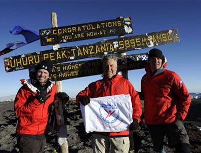 Amerikalı savaş gazileri Kilimanjaro'ya tırmandı