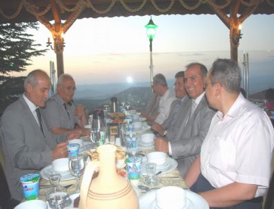 SADIK YAKUT - Ramazanın İlk Günü Şehit Ailelerine İftar Yemeği Verildi