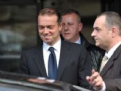 Davayı kaybedince şampanya patlattı