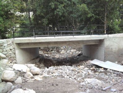 Hac Niyetine Köyüne Köprü Yaptırdı