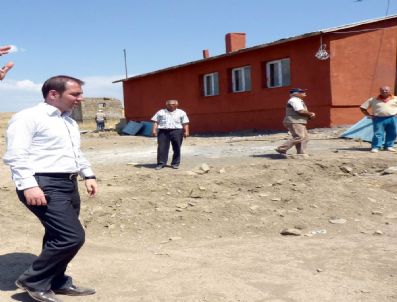 YUSUF KARALOĞLU - İliç Kaymakamı Karaoğlu Köylerdeki Eski Binaları Yeniliyor