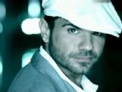 Kenan Doğulu, Bora'yı dudaklarından öptü