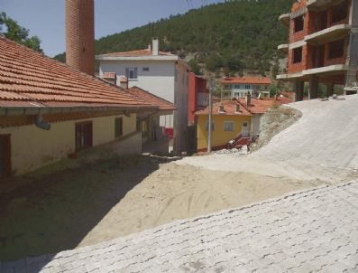 RAMAZAN YEŞILDENIZ - Şaphane'de Yaya Kaldırımı Çalışmaları