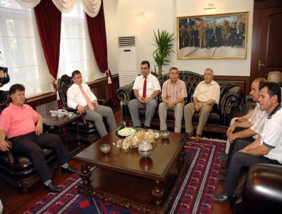 RONA YıRCALı - Balıkesirspor'un İlk Kombine Biletini Vali Arslan Satın Aldı