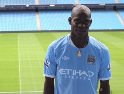 ALEKSANDAR KOLAROV - Manchester City Mario Balotelli'yi transfer etti