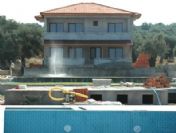 Havuzlu villayı satılığa çıkardı