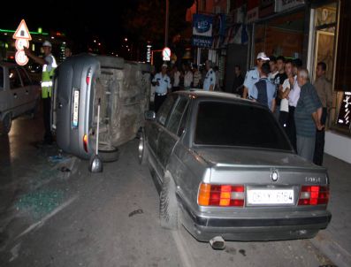 Park Halindeki Araca Çarpan Otomobil Takla Attı: 3 Yaralı