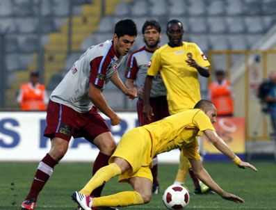 BARıŞ ATAS - Seyircisiz maçta Trabzonspor 2 golle galibiyete uzandı