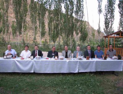 FATIH ÇOBANOĞLU - Başbakanlık Müsteşarı Ala, Oltu'da Onuruna Verilen İftar Yemeğine Katıldı