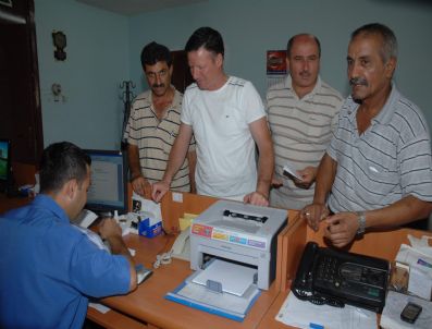 BAYRAM HARÇLıĞı - Belediyeden İşçilere Alışveriş Çeki Dağıtıldı