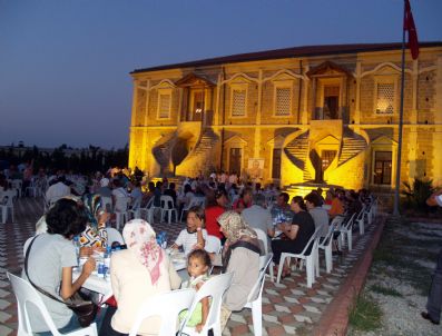 Tarihi Mevlevihanede İftar Yemeği Ve Sema Gösterisi