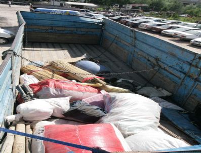 Tarım İşçilerini Taşıyan Kamyon Devrildi: 25 Yaralı