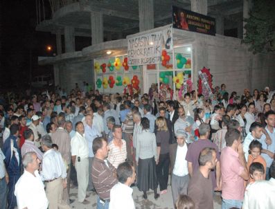 ÖZDAL ÜÇER - Van'da Dernek Açılışında, 'Yaşasın Özerk Kürdistan' Pankartı